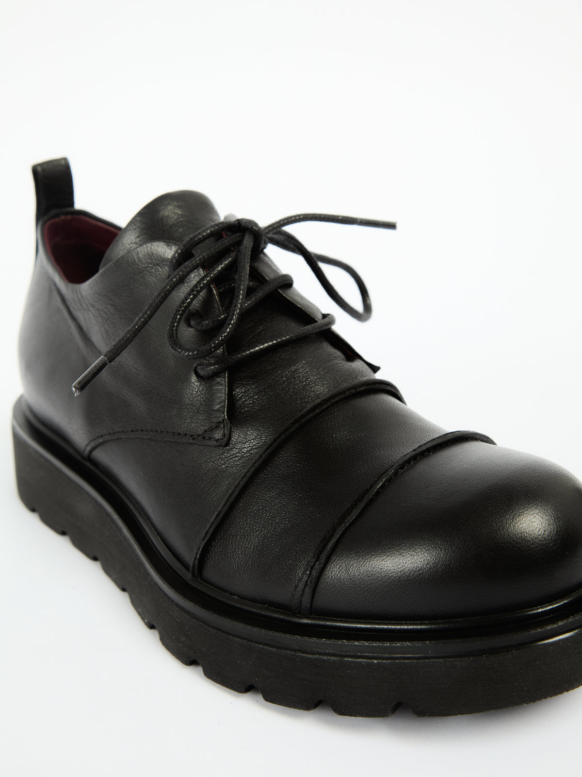 IXOS Derby con suola carrarmato NERO