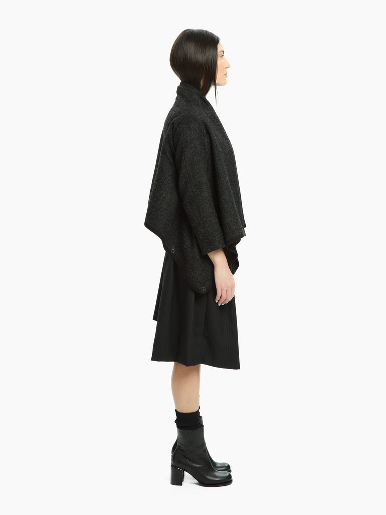 IXOS Capospalla dal design scultoreo NERO