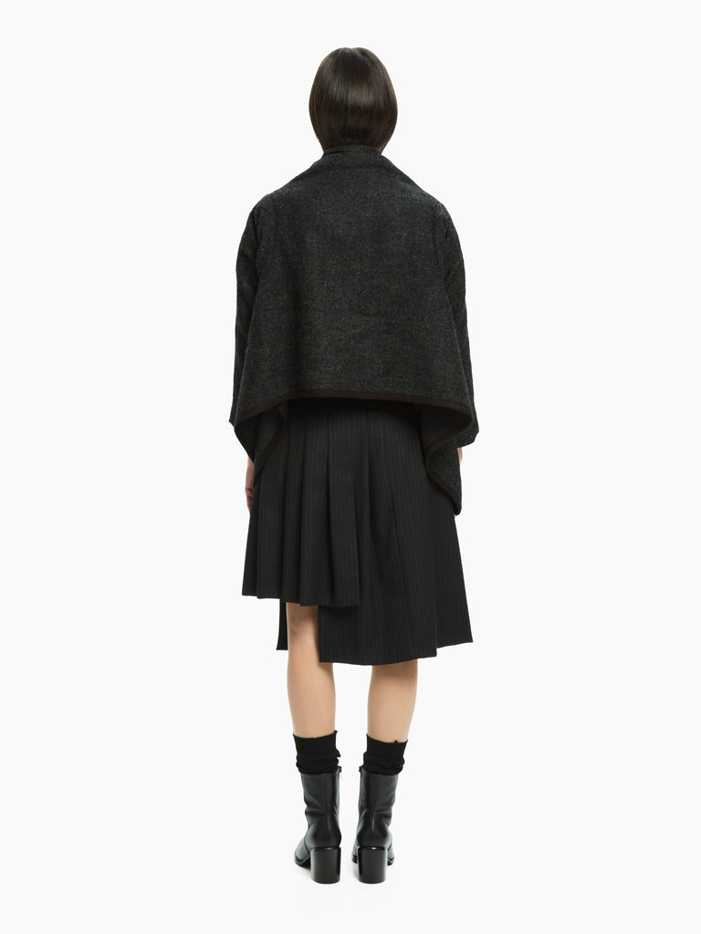 IXOS Capospalla dal design scultoreo NERO