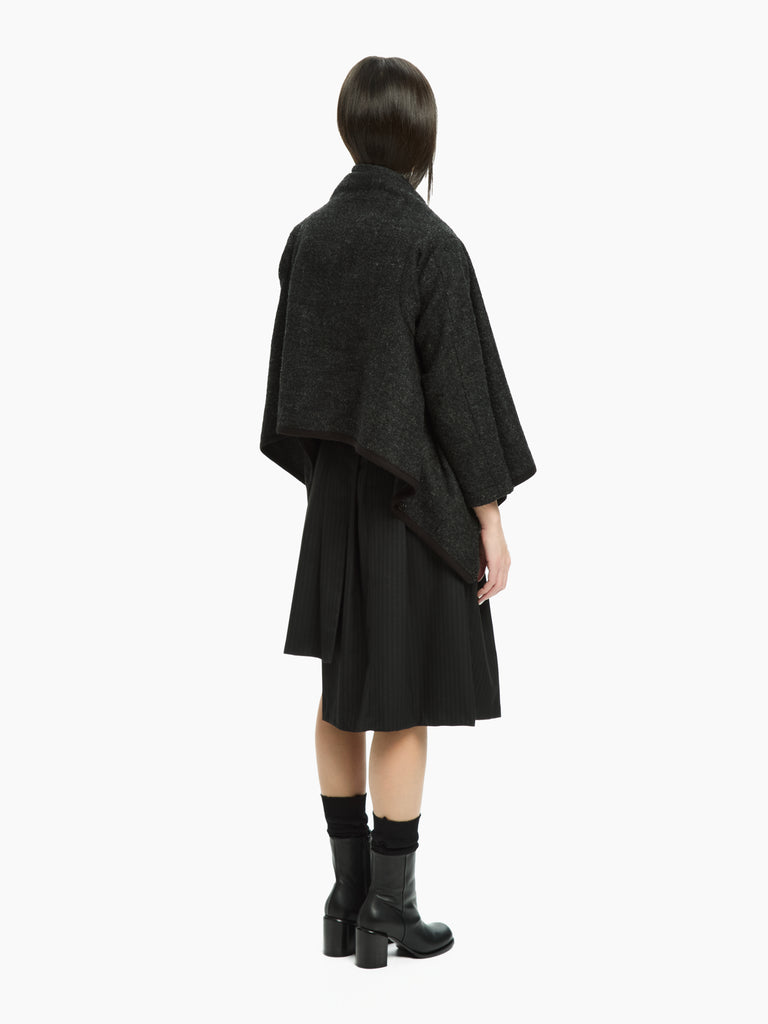 IXOS Capospalla dal design scultoreo NERO