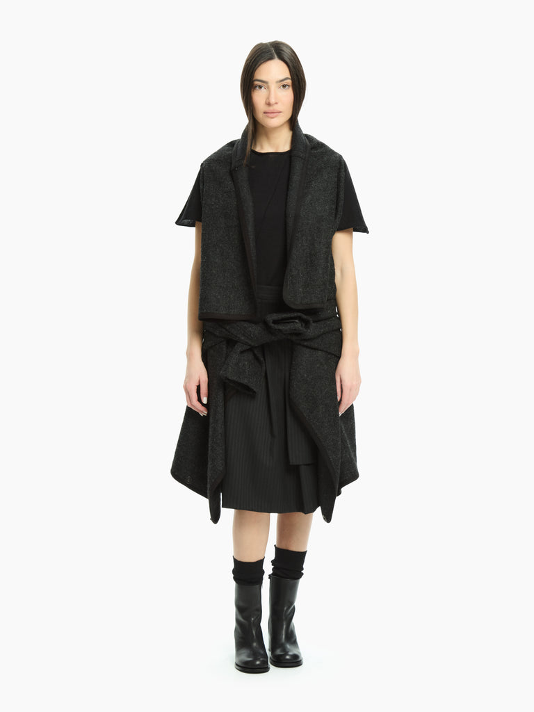 IXOS Capospalla dal design scultoreo NERO