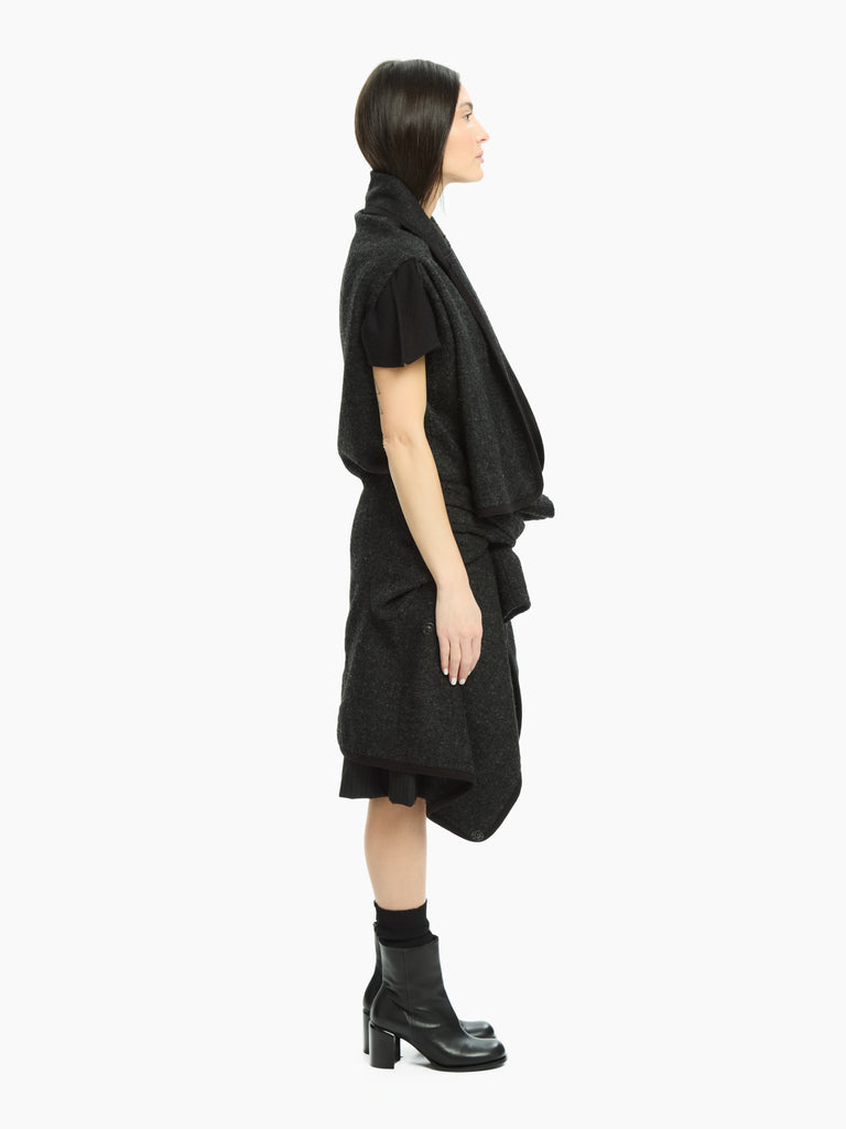 IXOS Capospalla dal design scultoreo NERO