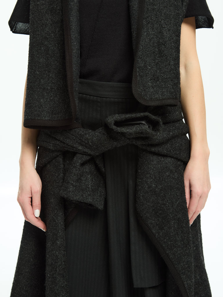 IXOS Capospalla dal design scultoreo NERO