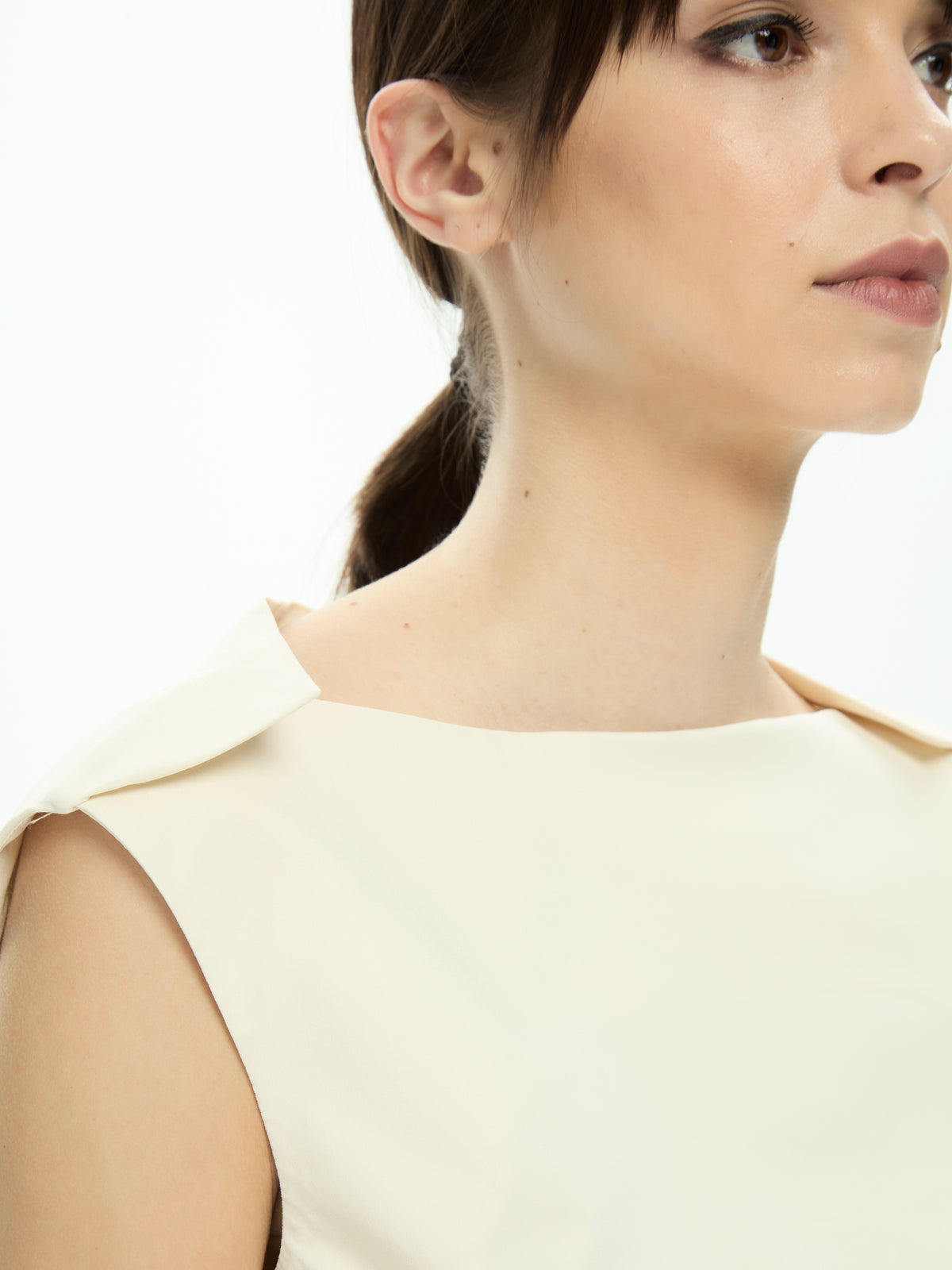 IXOS Top smanicato con scollo a barca BEIGE