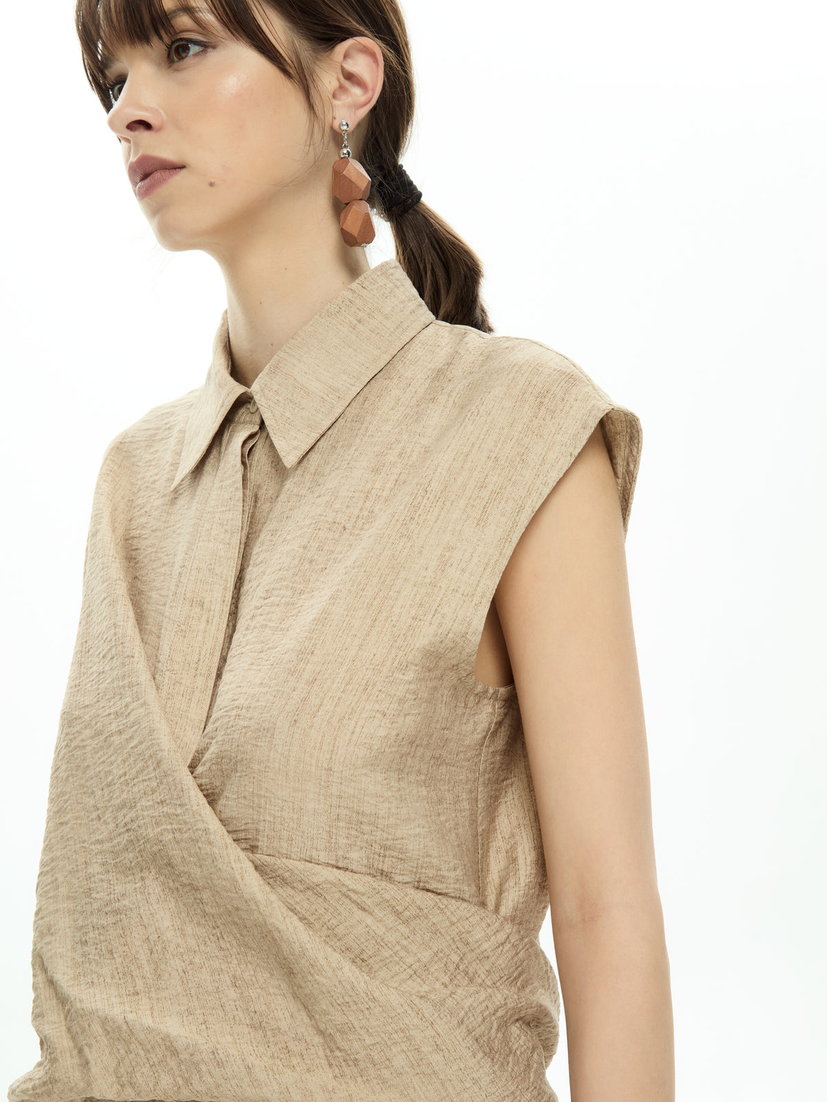 IXOS Camicia smanicata con pannello drappeggiato BEIGE