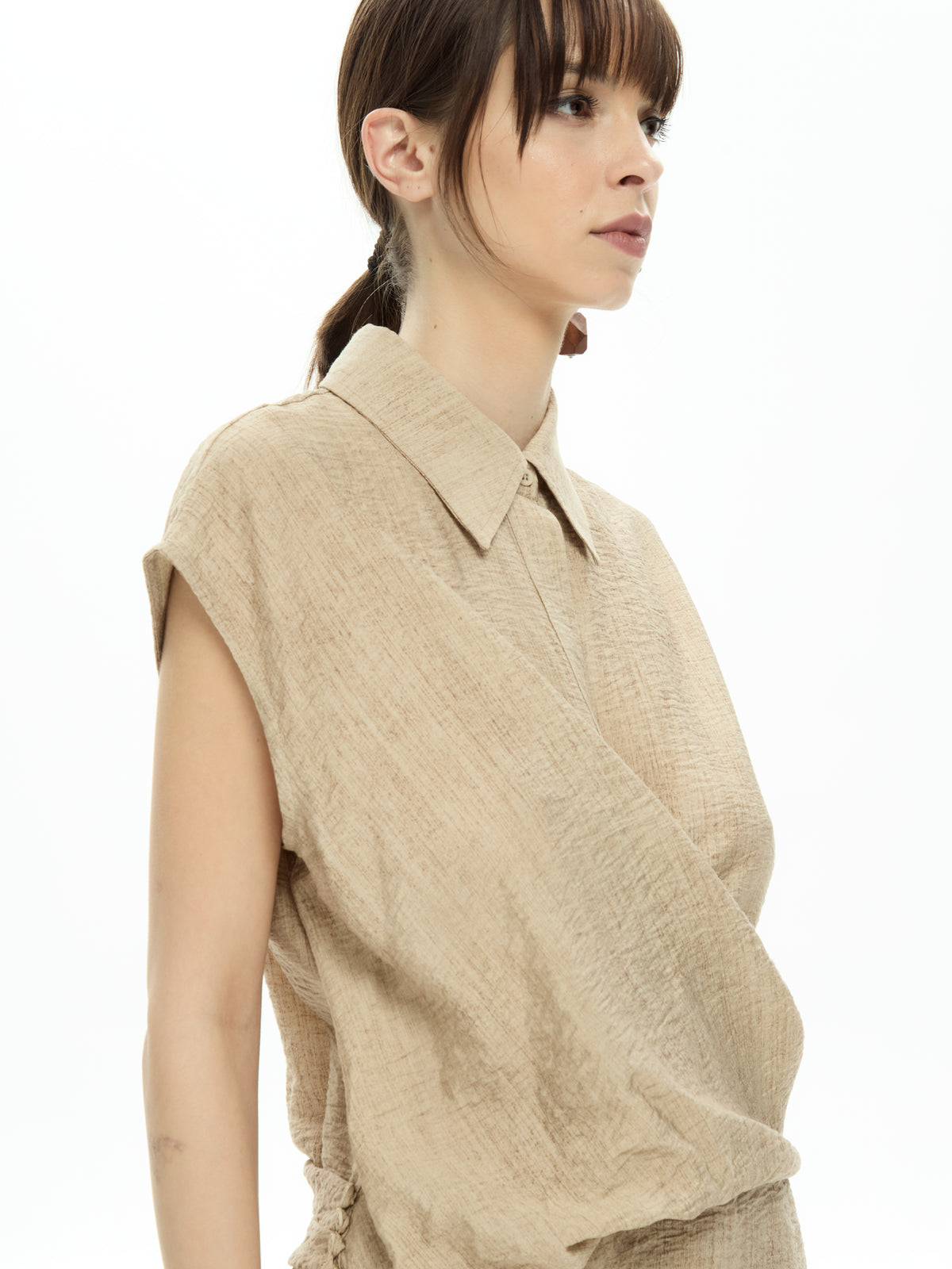 IXOS Camicia smanicata con pannello drappeggiato BEIGE