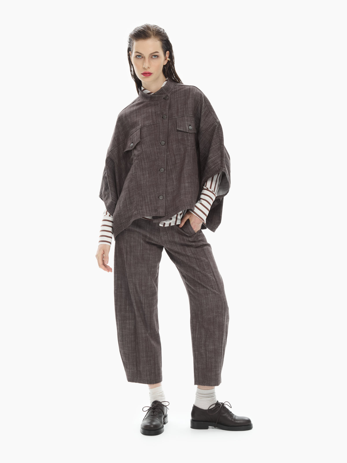 IXOS Pantaloni cropped dalla linea morbida MARRONE