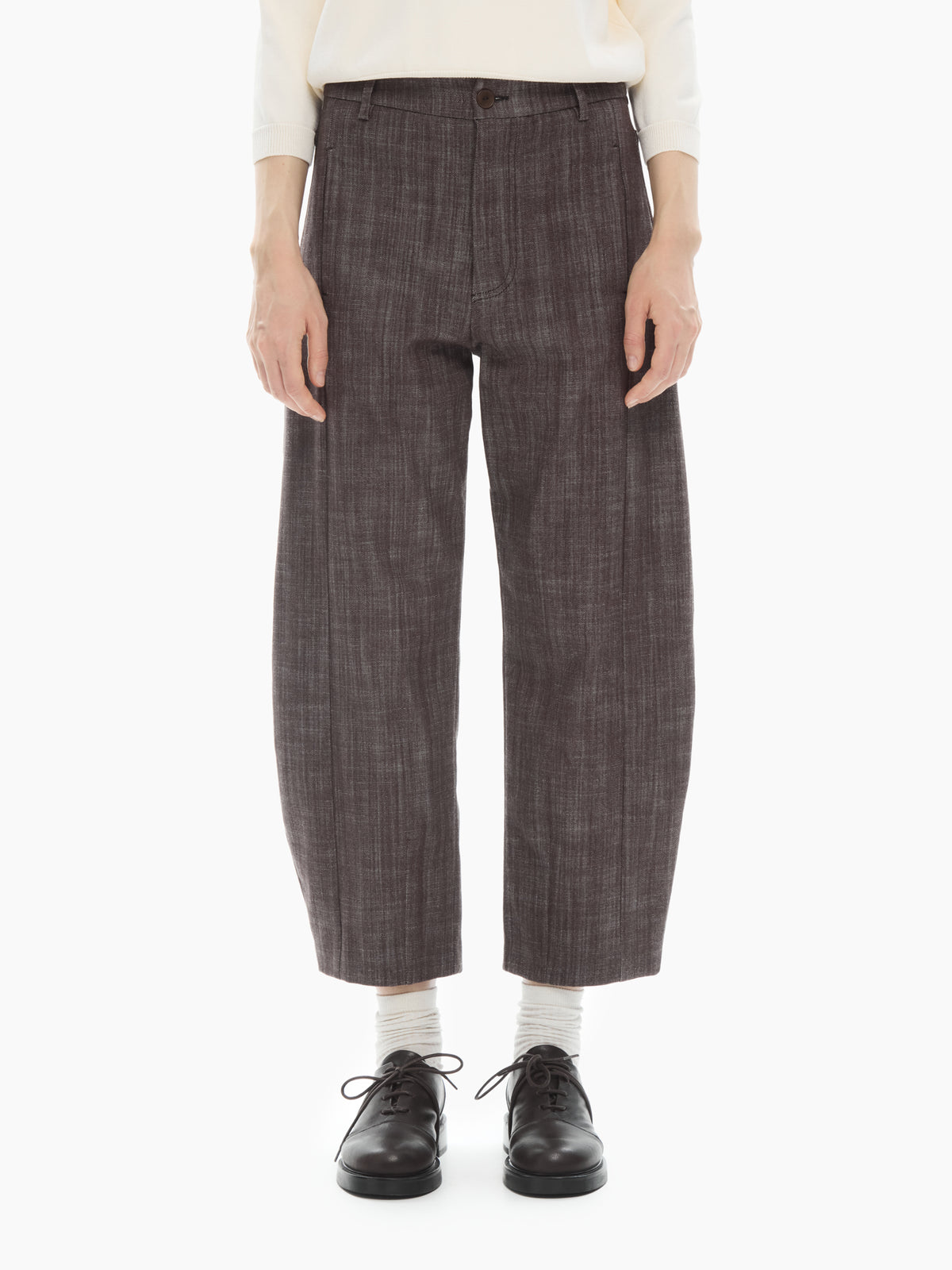 IXOS Pantaloni cropped dalla linea morbida MARRONE