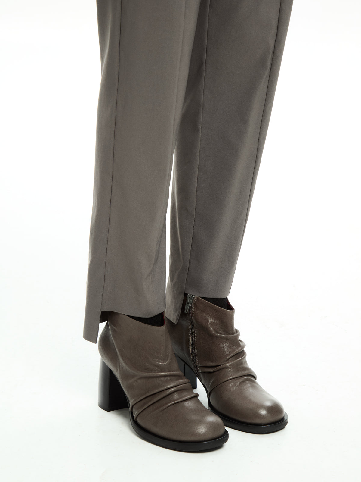 IXOS Pantaloni slim con spacchi al fondo NERO