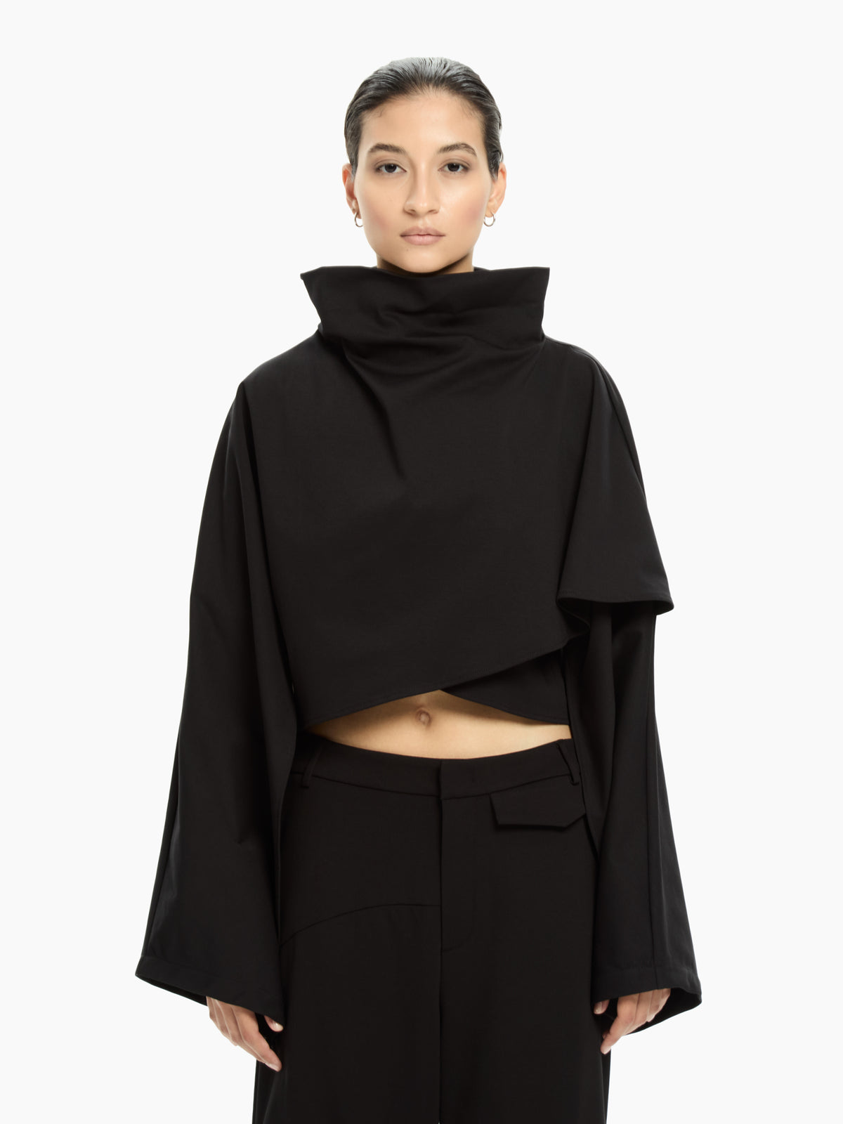 IXOS Top corto con collo alto NERO