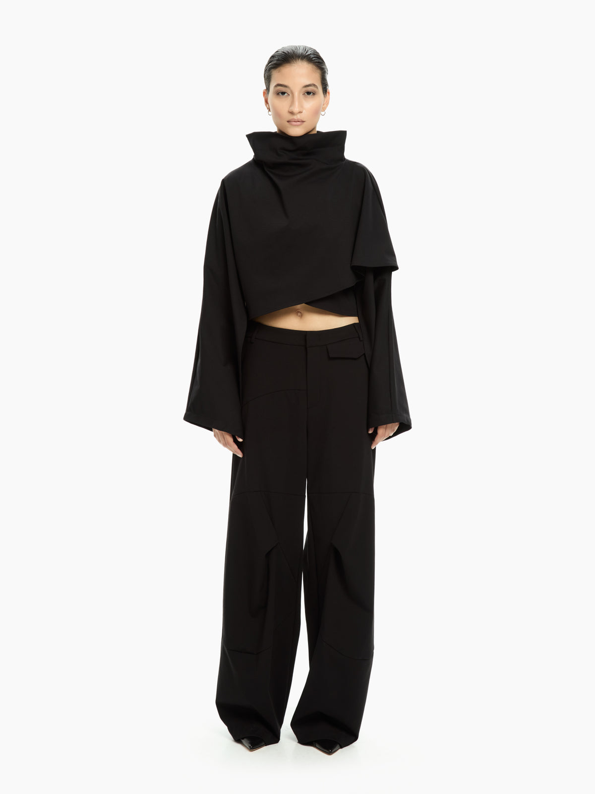 IXOS Top corto con collo alto NERO