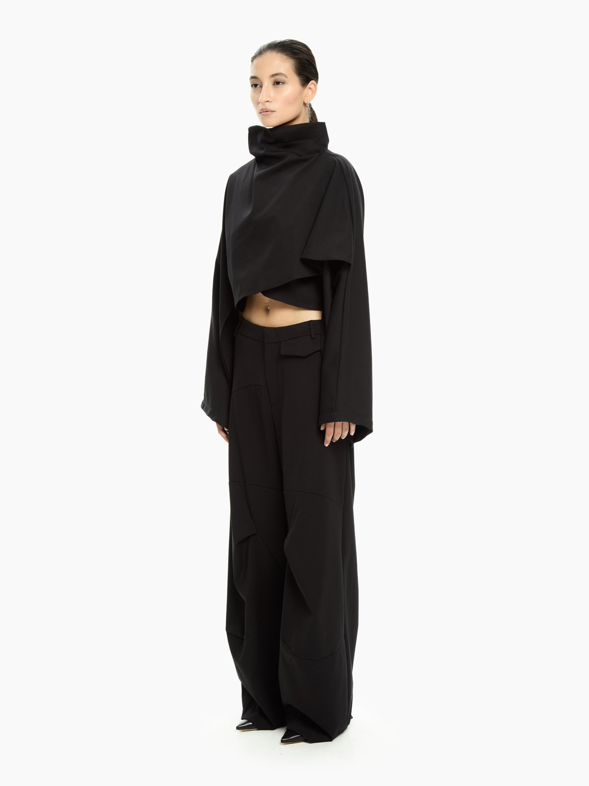 IXOS Top corto con collo alto NERO