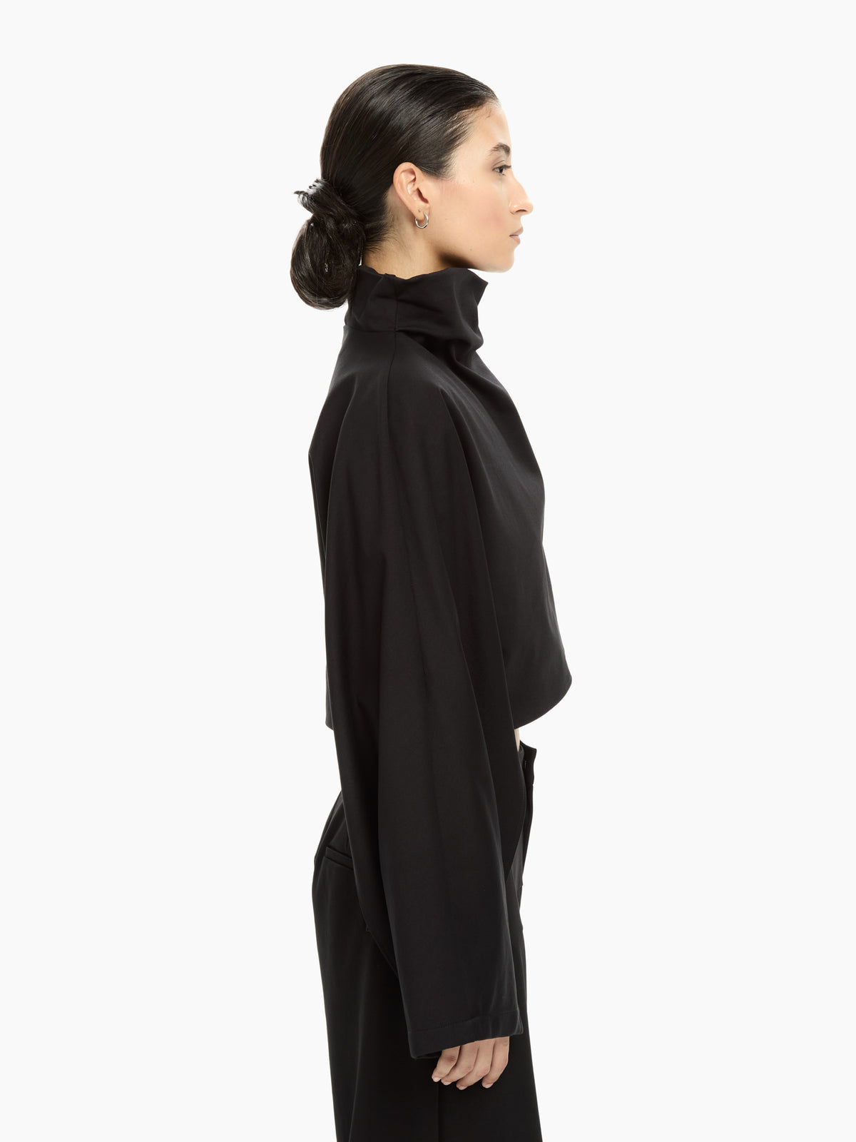IXOS Top corto con collo alto NERO