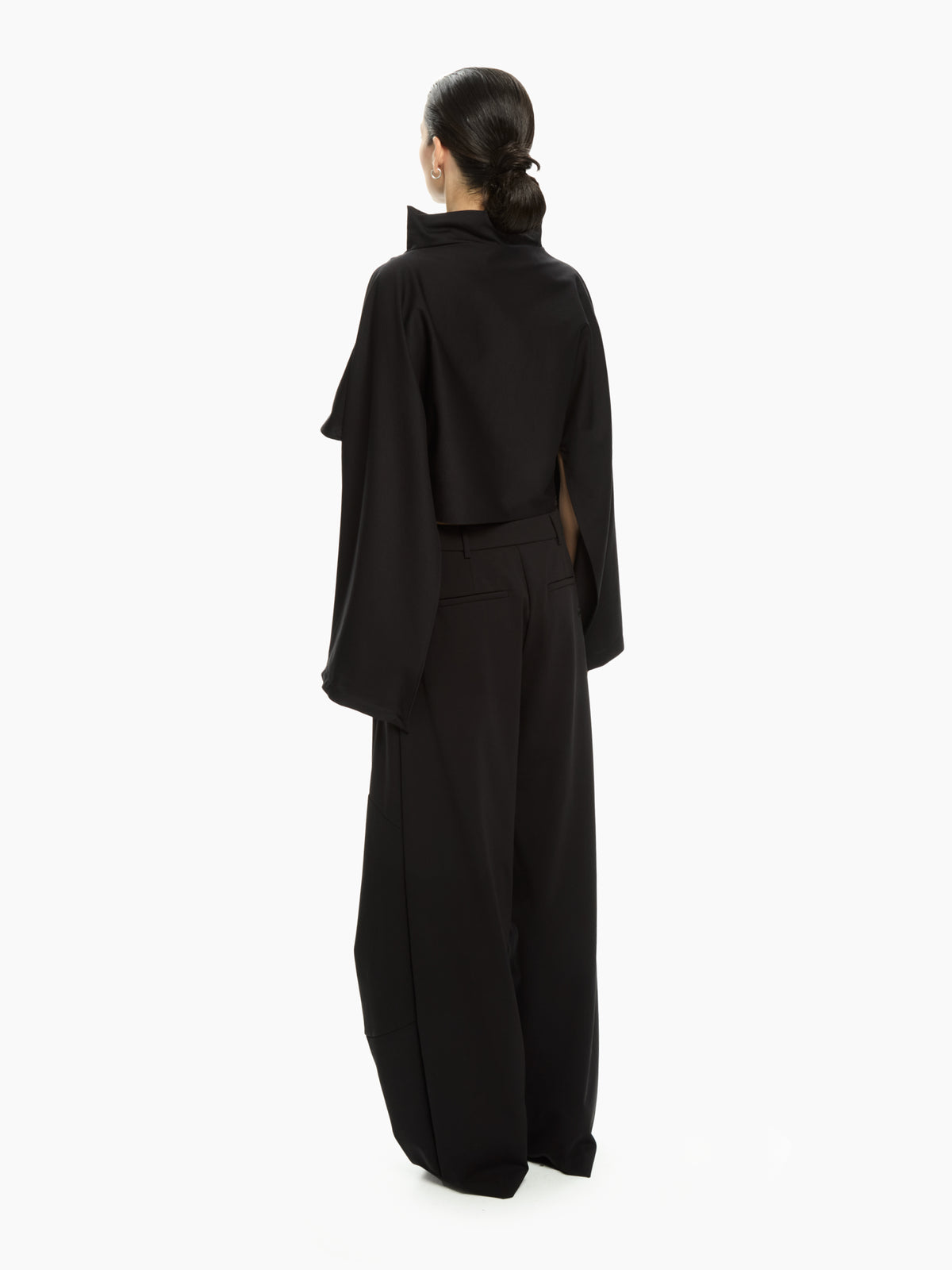 IXOS Top corto con collo alto NERO