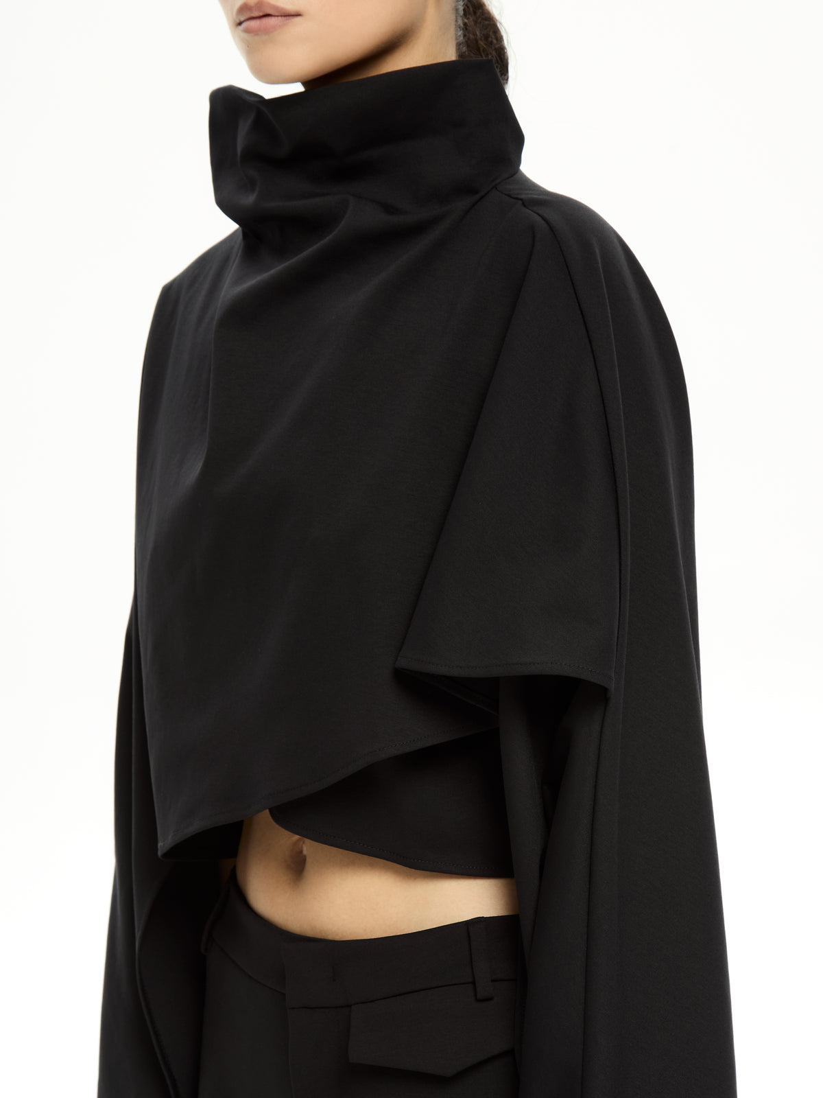 IXOS Top corto con collo alto NERO